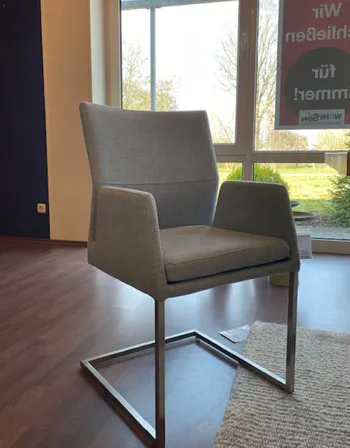 Stuhl: 100.- €